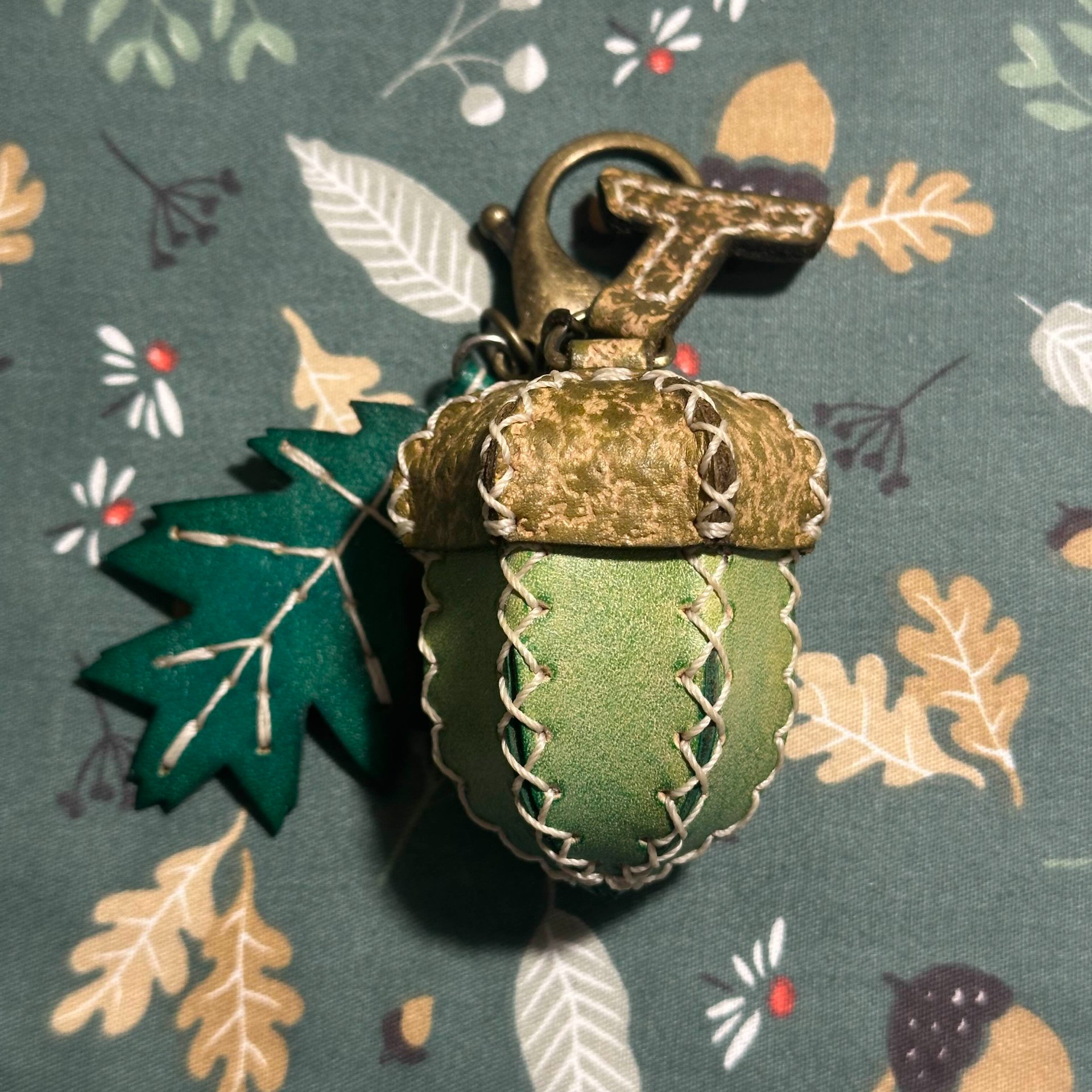綠色橡實吊飾